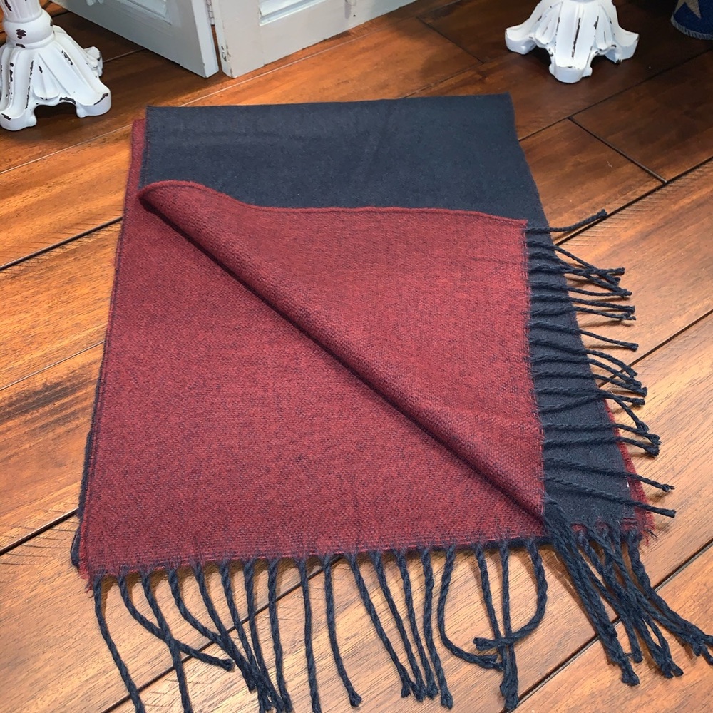 Scarf 🧣 - Picture 2 of 4